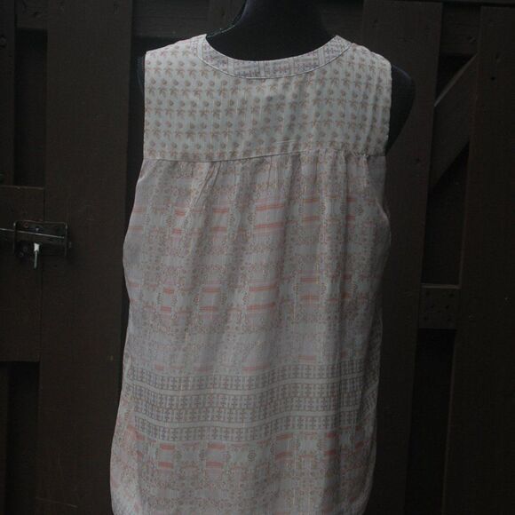 Tabitha Webb L Gold Accent Floral Print V-Neck NEW - Picture 6 of 6